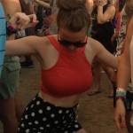 29 gifs of white people dancing at music festivals